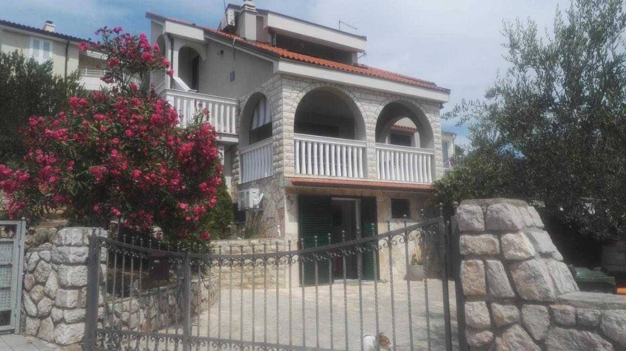 Apartmani Latin Jezera Buitenkant foto