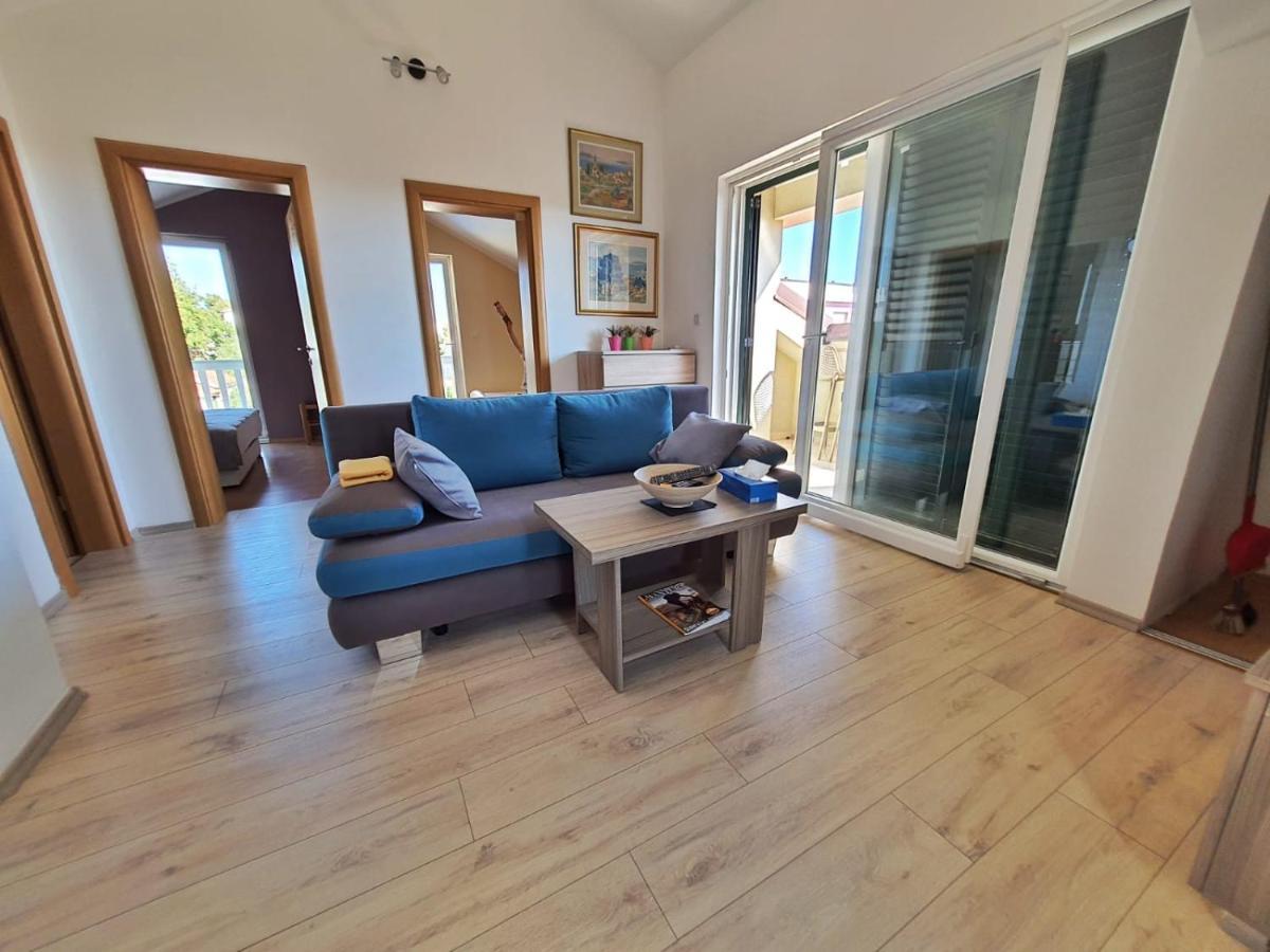 Apartmani Latin Jezera Buitenkant foto