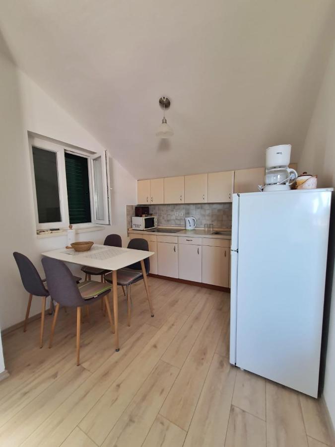 Apartmani Latin Jezera Buitenkant foto